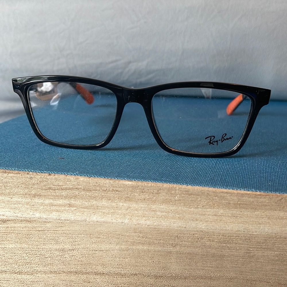 NWT 006 Very beautiful brand new Ray-ban eyeglass frames without prescription